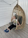 superfin hängstol i äkta rotting