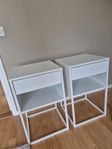 2 Vikhammer sängbord från Ikea