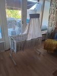 Babybjörn, vagga, gåstol och babygym