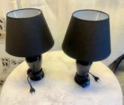 2 st bordslampor/sänglampor i svart - båda för 250kr