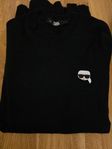 Karl Lagerfeld mörkblå sweatshirt, storlek L men passar XL