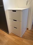 Nordli byrå med 3 lådor