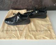 Louis vuitton sneakers strl 35. 5000kr