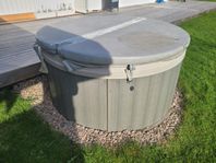 Bubbelbad som läcker vatten