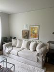 ljusbeige soffa