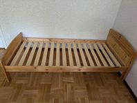 Säng med ribbotten 