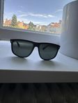 Ray-Ban 4147 (svart båge)