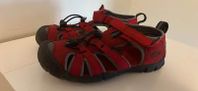 Keen sandaler storlek 35 Röda