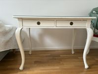 Gammalt skrivbord i vintagestil