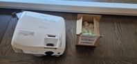 epson tw5210 projektor samt duk och ny lampa.