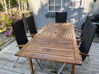 Trädgårdsbord med stolar