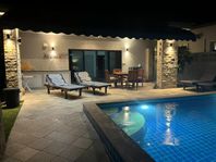 hus med egen pool på VIP chain resort Rayong