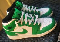Jordan 1 mid lucky green. Storlek 38,5