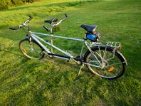 En jättefin lättrullad tandemcykel
