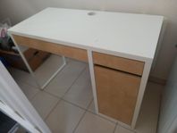 IKEA Skrivbord i bra brukskick 