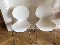 Barnstolar vitplast/ retro stolar i fint skick