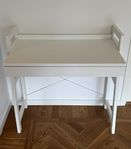 Praktiskt skrivbord 