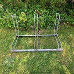 Gammalt klassiskt cykelställ för 3 cyklar Bredd 90 cm