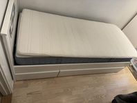 Säng från Ikea
