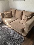 en tvåsits soffa 