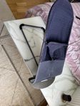 BABYBJÖRN Babysitter Balance – mörkgrå