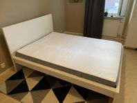Säng 140x200 IKEA Malm helt ny