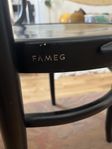 2 st Fameg B-9 karmstolar – klassisk design med patina