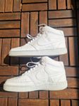 Nike Court Vision Mid, storlek 38,5. 