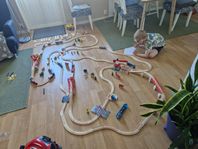 stor brio tågbana med många tillbehör