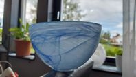 Blåmelerad glasskål, höjd ca 9 cm, diameter ca 16 cm