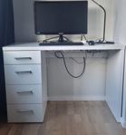 Skrivboard med skåp