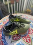 Adidas fotbollsskor stl 39
