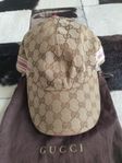 Gucci keps strl xs nyskick 3000kr rosa detaljer 