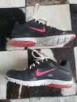 Nike trainers strl 36.Små i storlek. Nyskick 250kr
