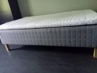 Säng + bäddmadrass 2700:- FIN