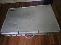Rockcase, Stort pedalbord men en DIY innandel