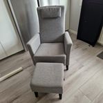 Fåtölj med tillhörande fotpall