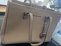 handväskan micheal kors