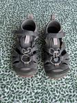 Keen sandaler strl 30