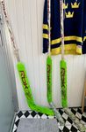 Johan ”Honken” Holmqvist signerade hockeyklubbor