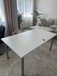 Vit skrivbord från Kinnarps