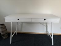 Skrivbord med två lådor
