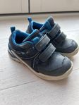 2 par sköna Ecco sneakers, storlek 26 & 27. Nypris ca 1400k