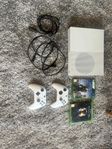 Xbox one med 2 spel och 2 handkontroller