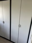 Två garderober