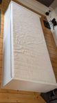 IKEA säng med förvaring samt 90 x 200 madrass