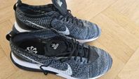 Helt nya NikeWMNS Air Max Flyknit Racer strl 40.