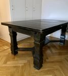 Antik bord i massiv trä