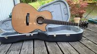 BSG OM handbyggd customgitarr med micksystem