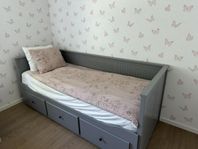 Grå Hemnes-dagbädd